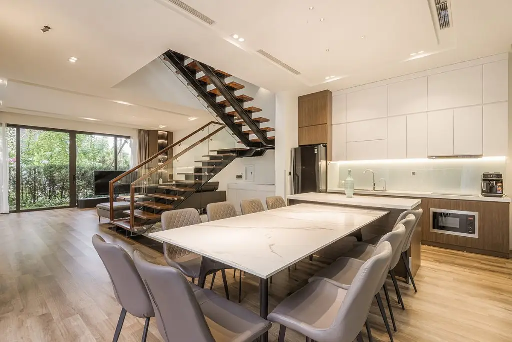 Cửa gỗ 4 cánh giả nhôm đẹp