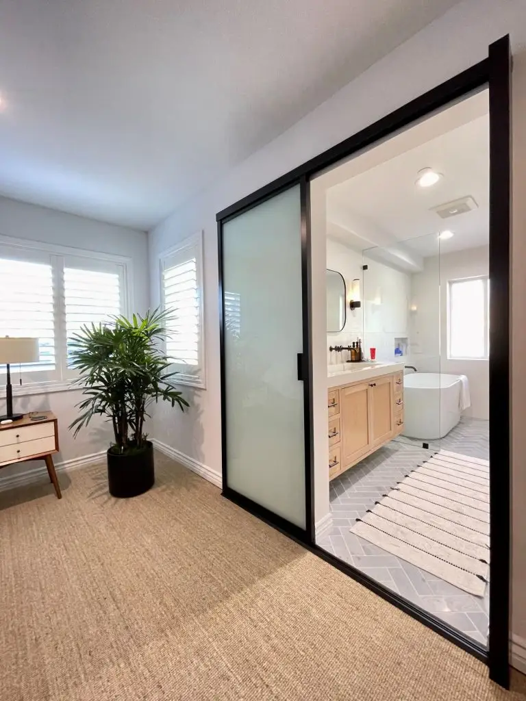 Cửa lùa 1 cánh nhôm kính cho nhà vệ sinh