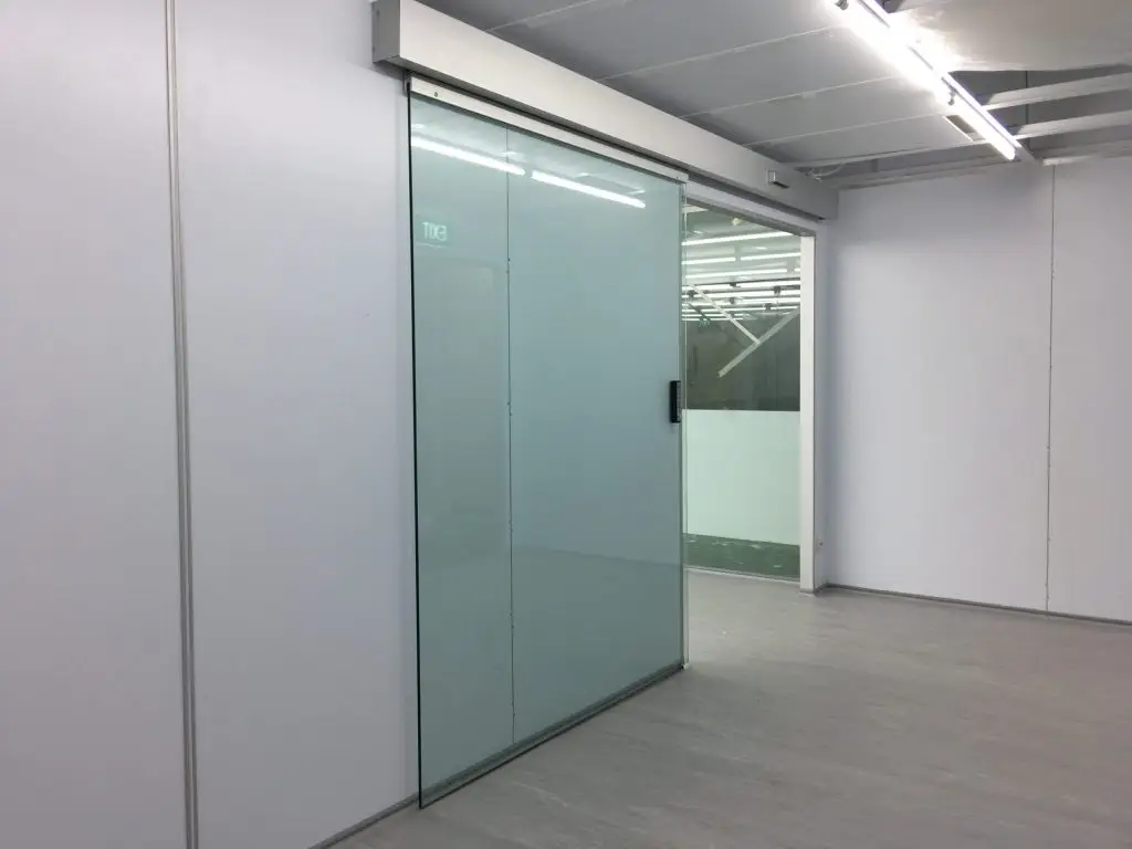 cửa lùa 1 cánh kính cường lực