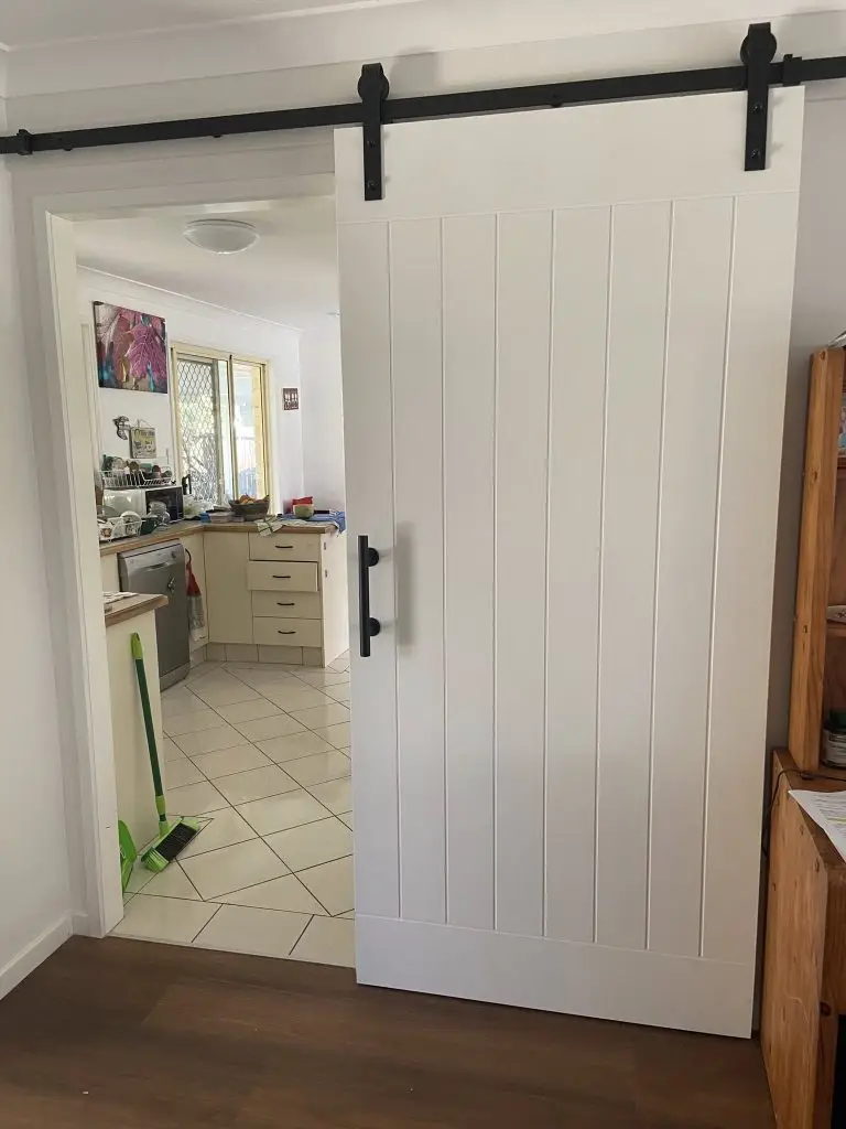 Cửa lùa 1 cánh nhựa composite đơn giản