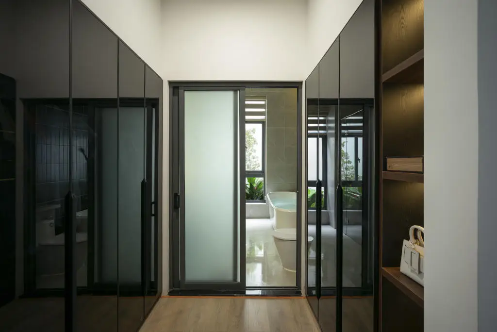 cửa lùa nhôm kính nhà vệ sinh