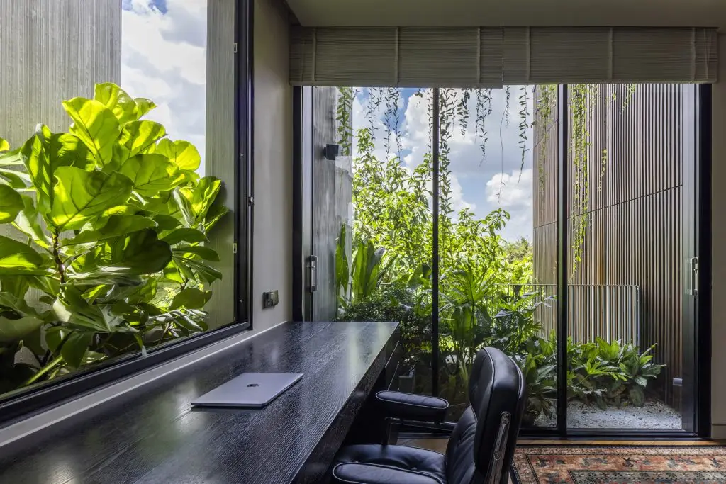 cửa lùa nhôm kính 3 cánh