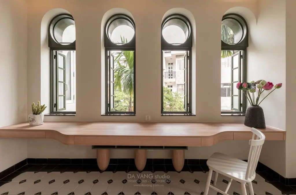 cửa sổ mở quay