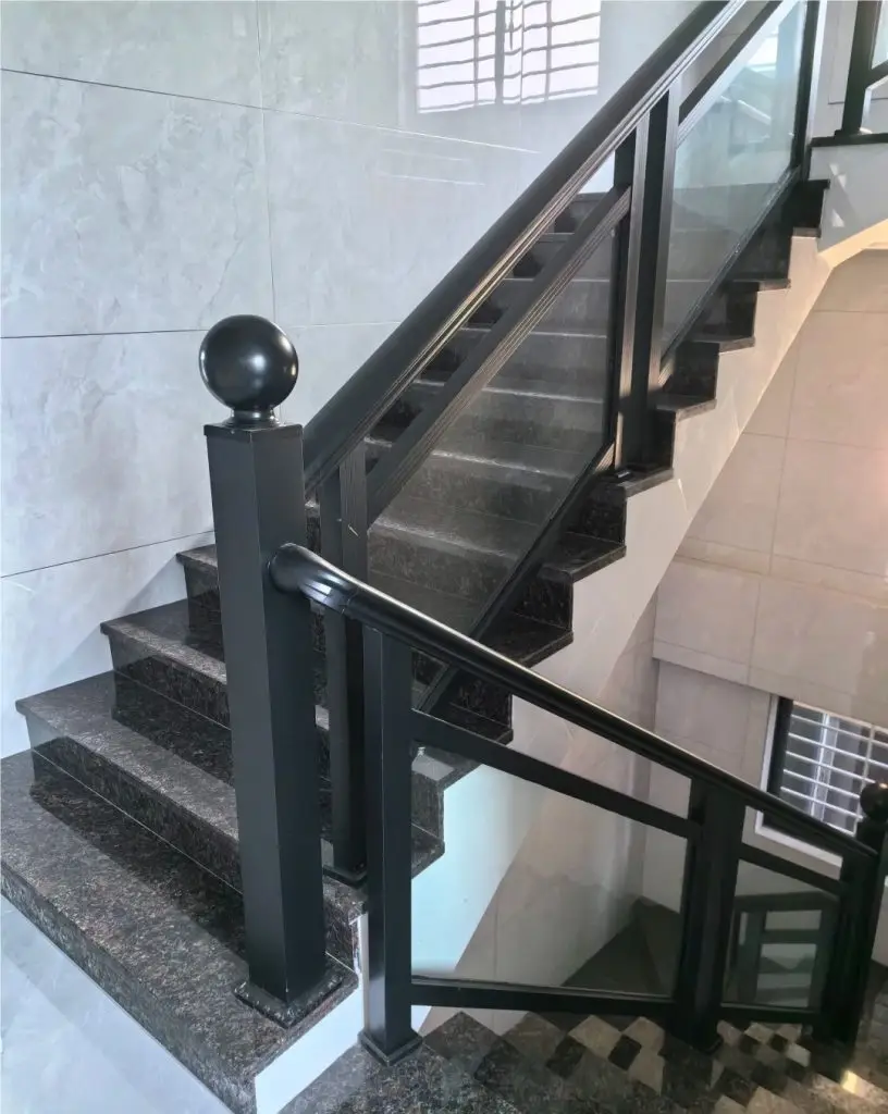 đá kim sa đen lát cầu thang