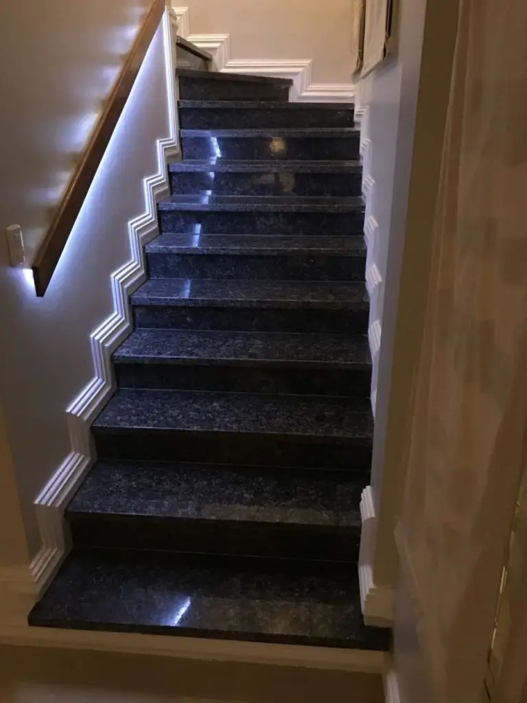đá kim sa đen cho cầu thang